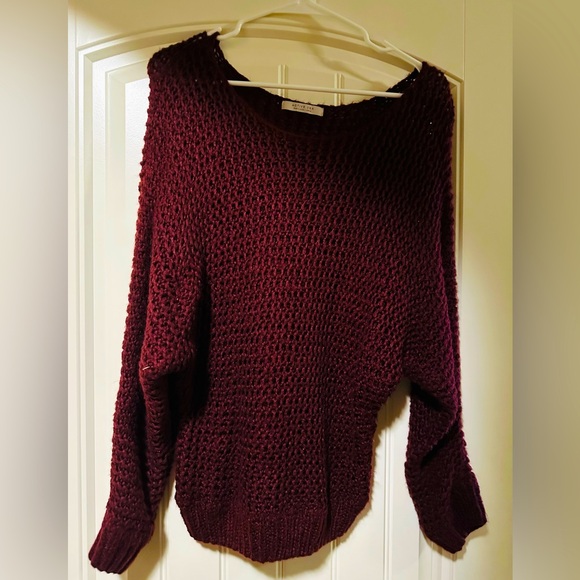 Tops - Maroon slouchy sweatshirt